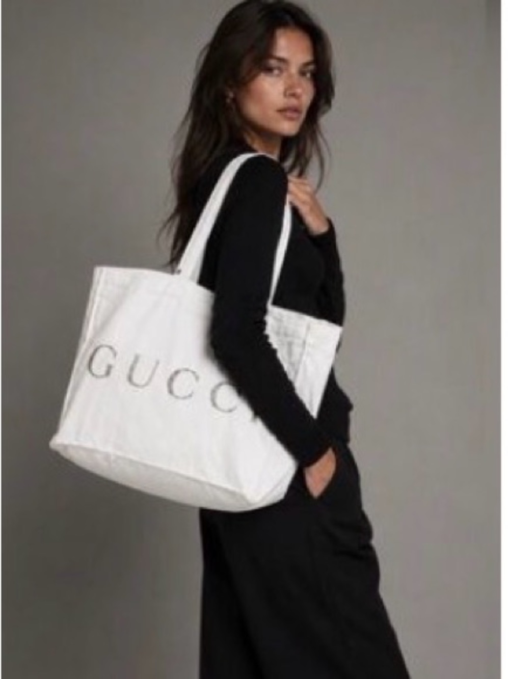 Gucci White Oversized Canvas Tote with Subtle Logo - Picture 9 of 9